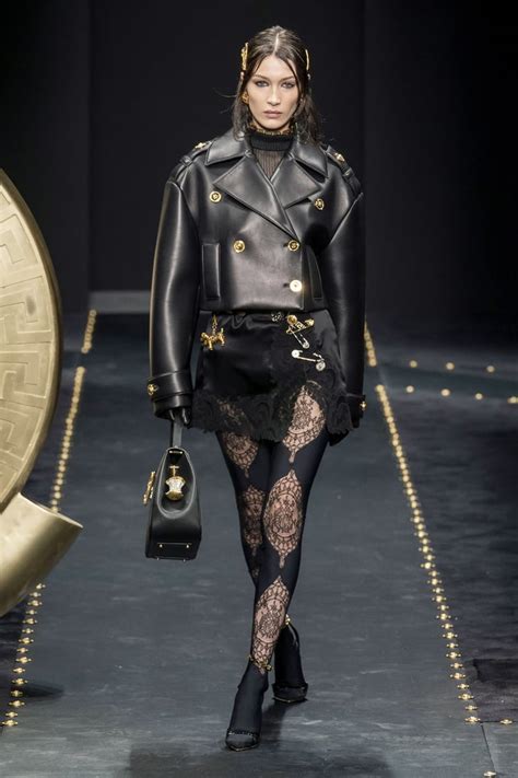 colore bronzo versace fw 19|versace runway fashion.